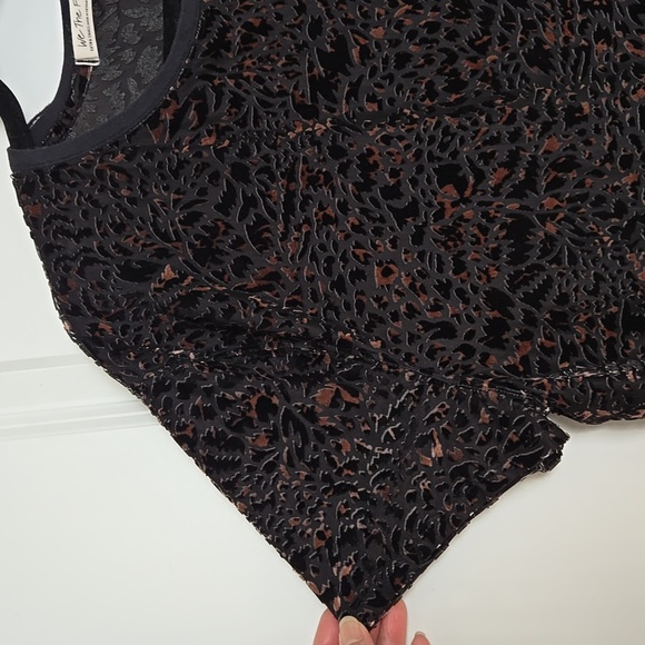We the Free Teddy Burnt Out Velvet Tee in Black and Brown Sz XS - Picture 4 of 8